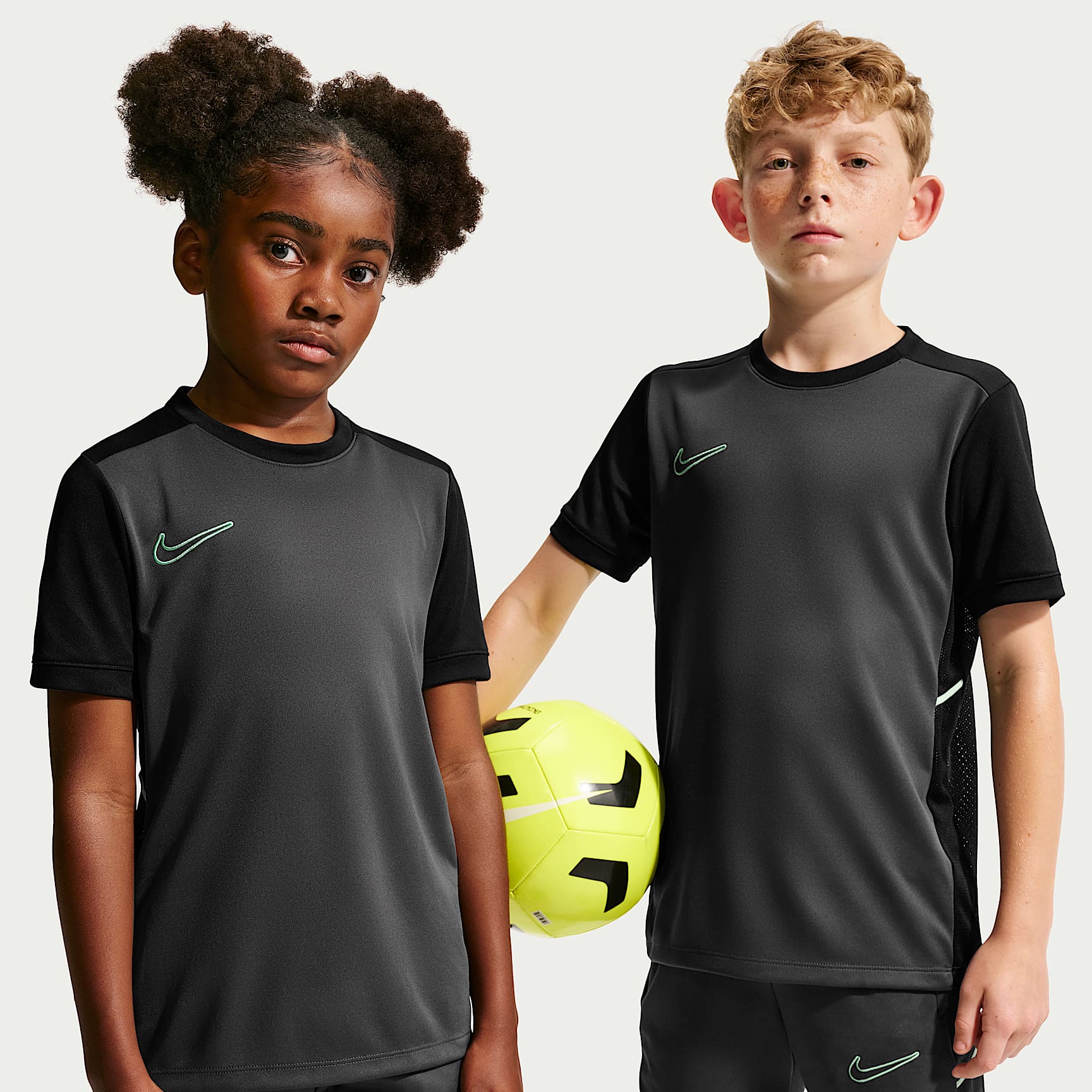 Nike Academy Older Kids' Dri-FIT Football Top. Nike BG
